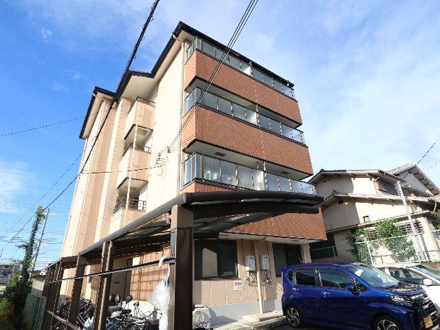 【奈良市西大寺赤田町のマンションの建物外観】