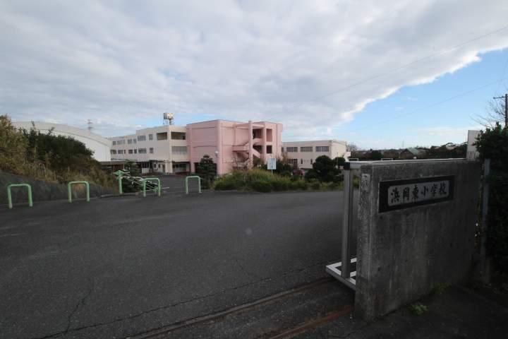 小学校　御前崎市立浜岡東小学校（小学校）まで779m
