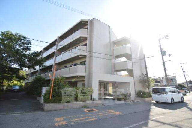 茨木市耳原のマンションの建物外観