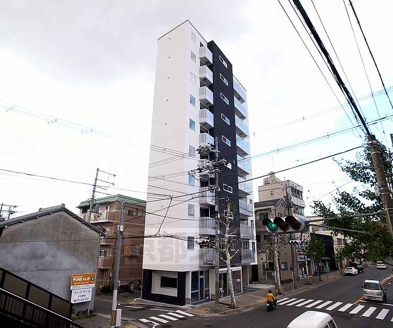京都市山科区東野百拍子町のマンションの建物外観