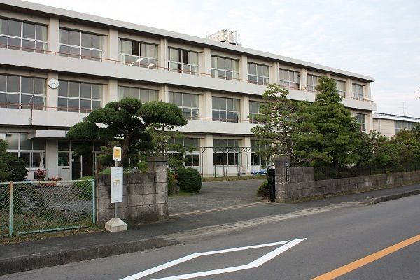 【掛川市平野のアパートの小学校】