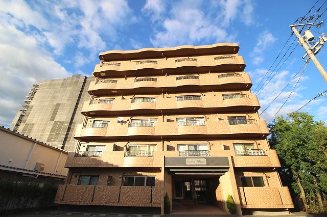 高知市青柳町のマンションの建物外観