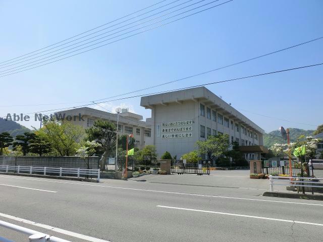 【ロイヤルハイツ新田の小学校】