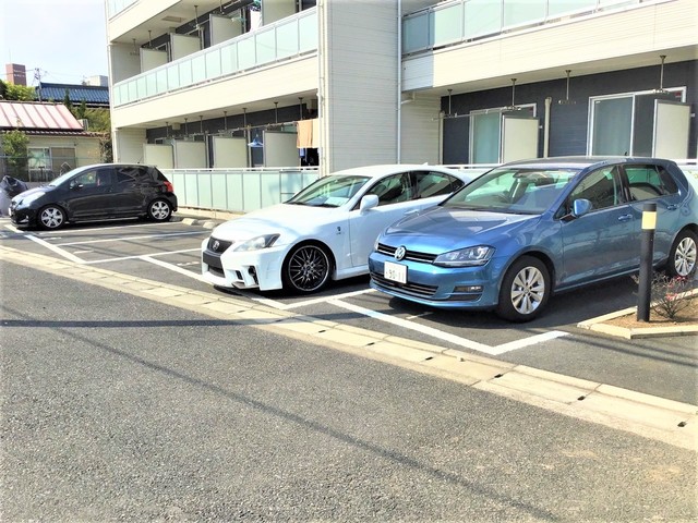 【リブリ・Tsurugamineの駐車場】