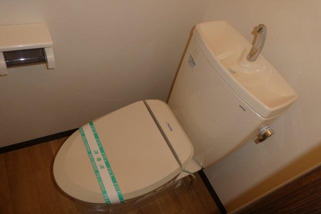 トイレ　温水洗浄便座に変更