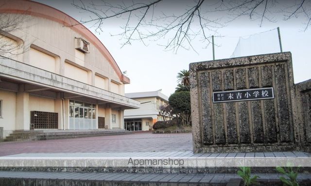 小学校　曽於市立末吉小学校（小学校）まで141m