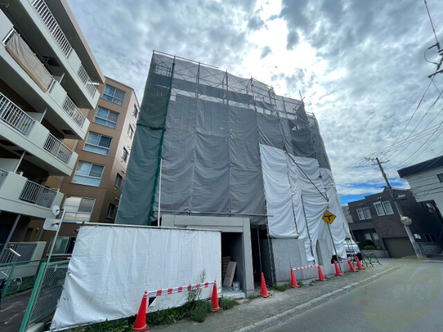 【札幌市豊平区月寒西一条のマンションの建物外観】