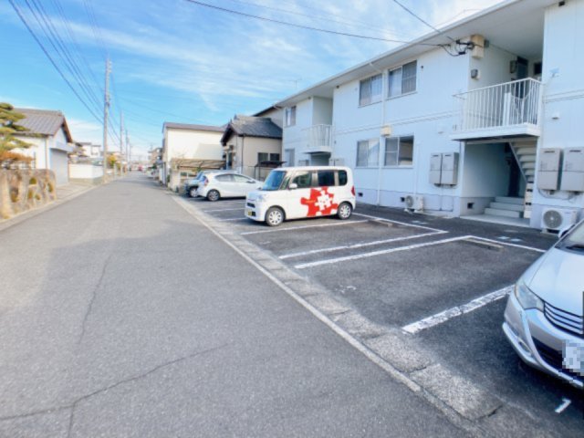 【ドミール砂川の駐車場】