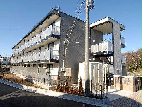 【レオパレスバンリュの建物外観】