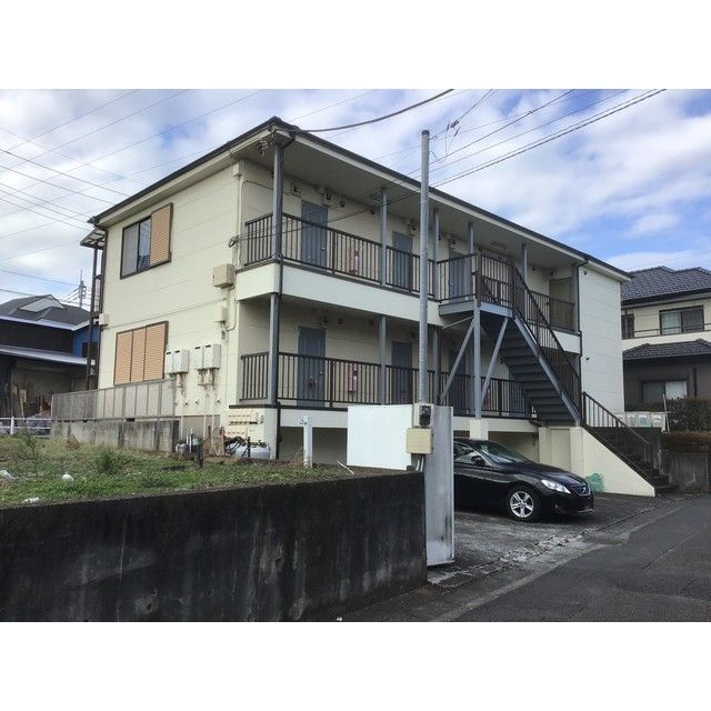 日野市百草のアパートの建物外観