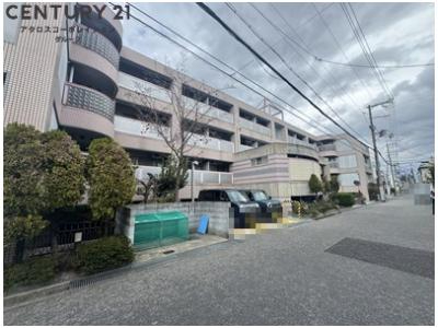 建物外観　オートロック完備・敷地内駐車場・駐輪場あります
