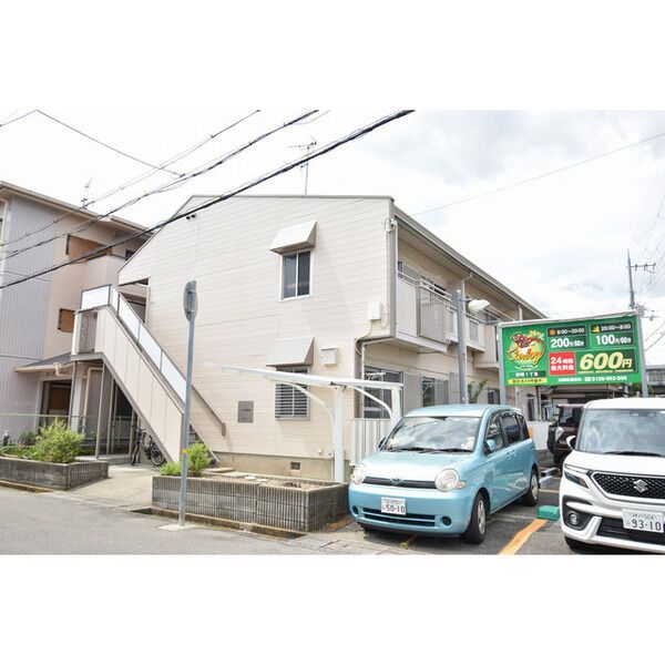 【伊丹市野間のアパートの建物外観】