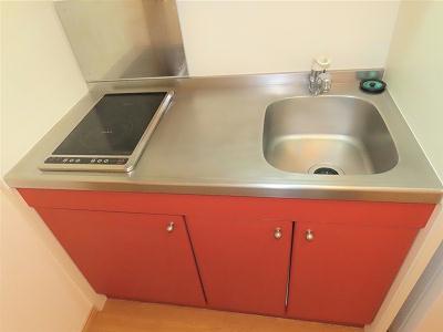 キッチン　2口の電気コンロまたはIHコンロとなります