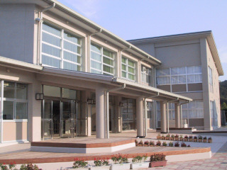 小学校　来住小学校（小学校）まで742m