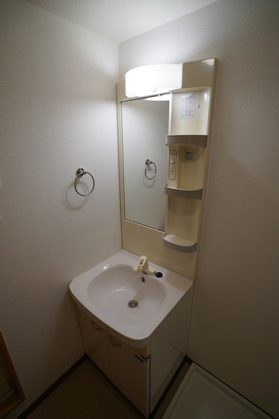 洗面設備　同じ建物の別のお部屋