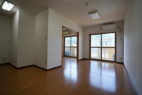 居室・リビング　同じ建物の別のお部屋