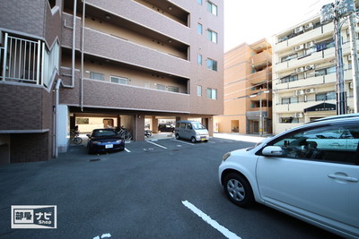 【アスティオン本町の駐車場】