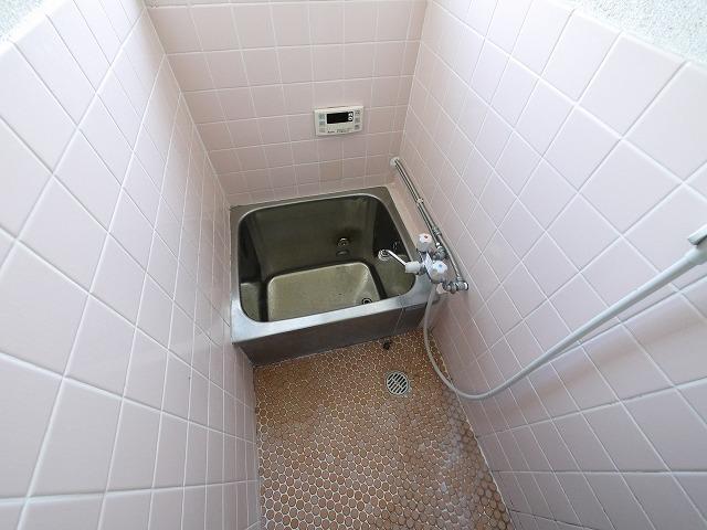 バス・シャワールーム　コンパクトで使いやすいお風呂です