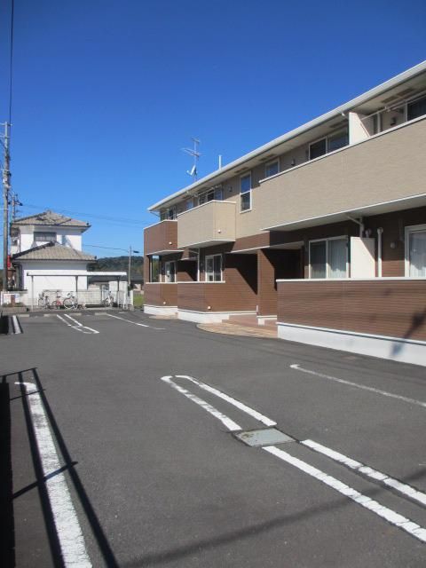 【日置市東市来町湯田のアパートの駐車場】