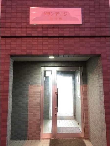 【札幌市北区新琴似七条のマンションのエントランス】