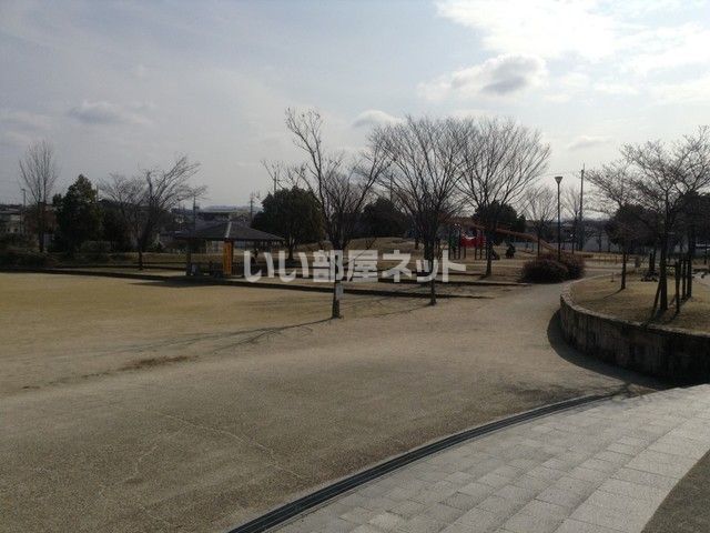 【メゾンリヴェールの公園】