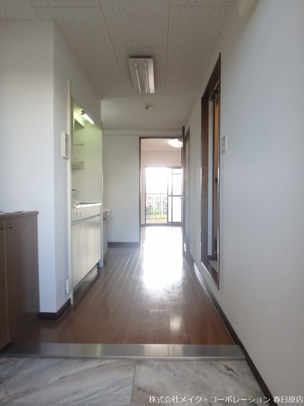 玄関　写真は同型タイプ