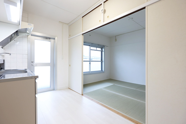 居室・リビング　ふすまを開けて広くお使いいただけます