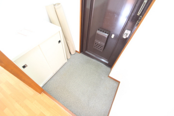 玄関　※別号室の写真となります。