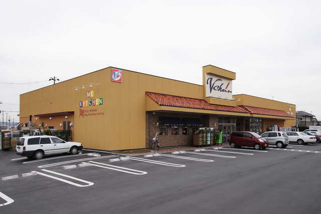 スーパー　ブイチェーン富田東店（スーパー）まで865m