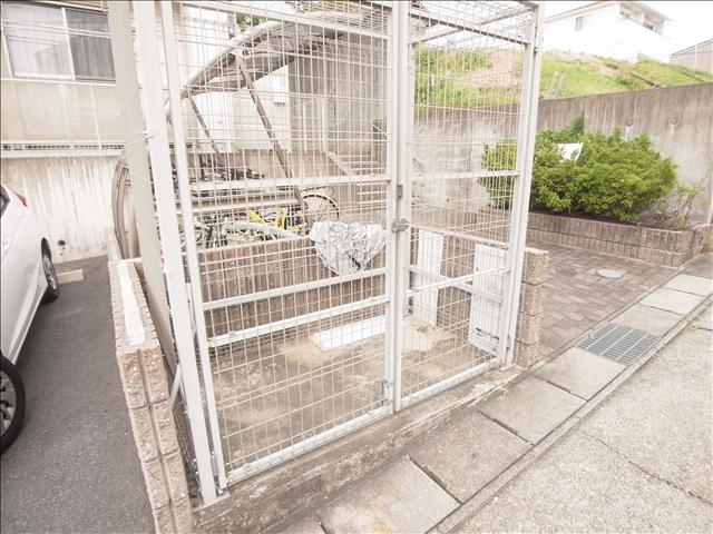 その他共有部分　敷地内ごみ捨てスペースです。