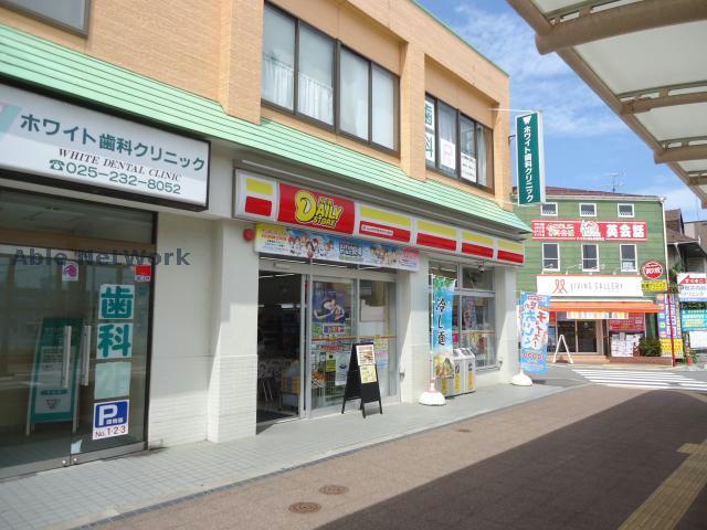 コンビニ　ニューヤマザキデイリーストアJR白山駅前店（コンビニ）まで237m