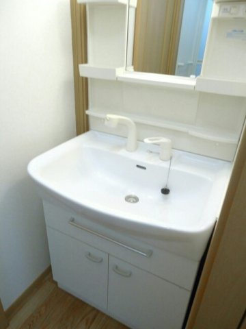 洗面設備　スペースが確保できる洗面所です