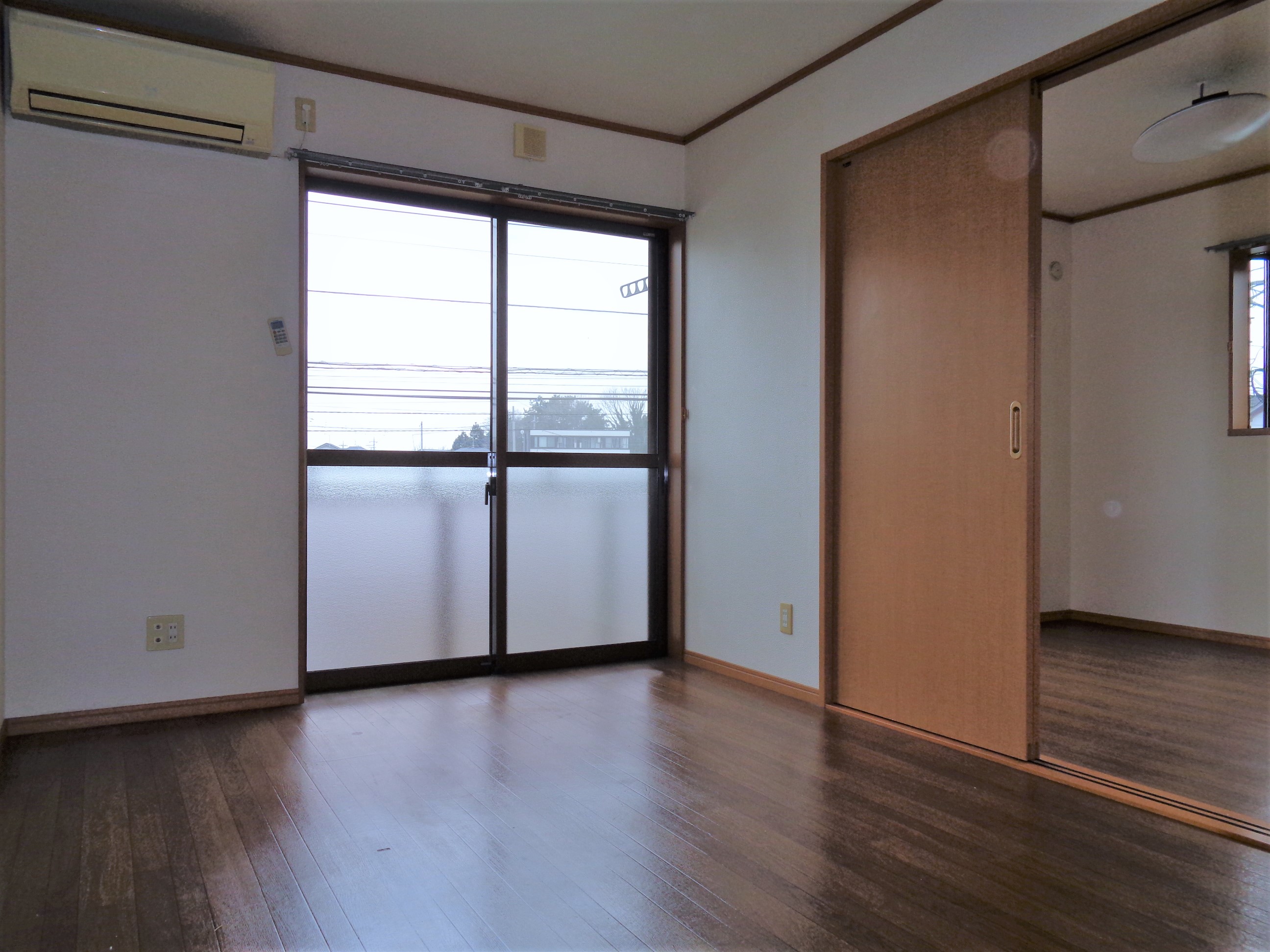 居室・リビング　南向きなので陽もたくさん入ります☆