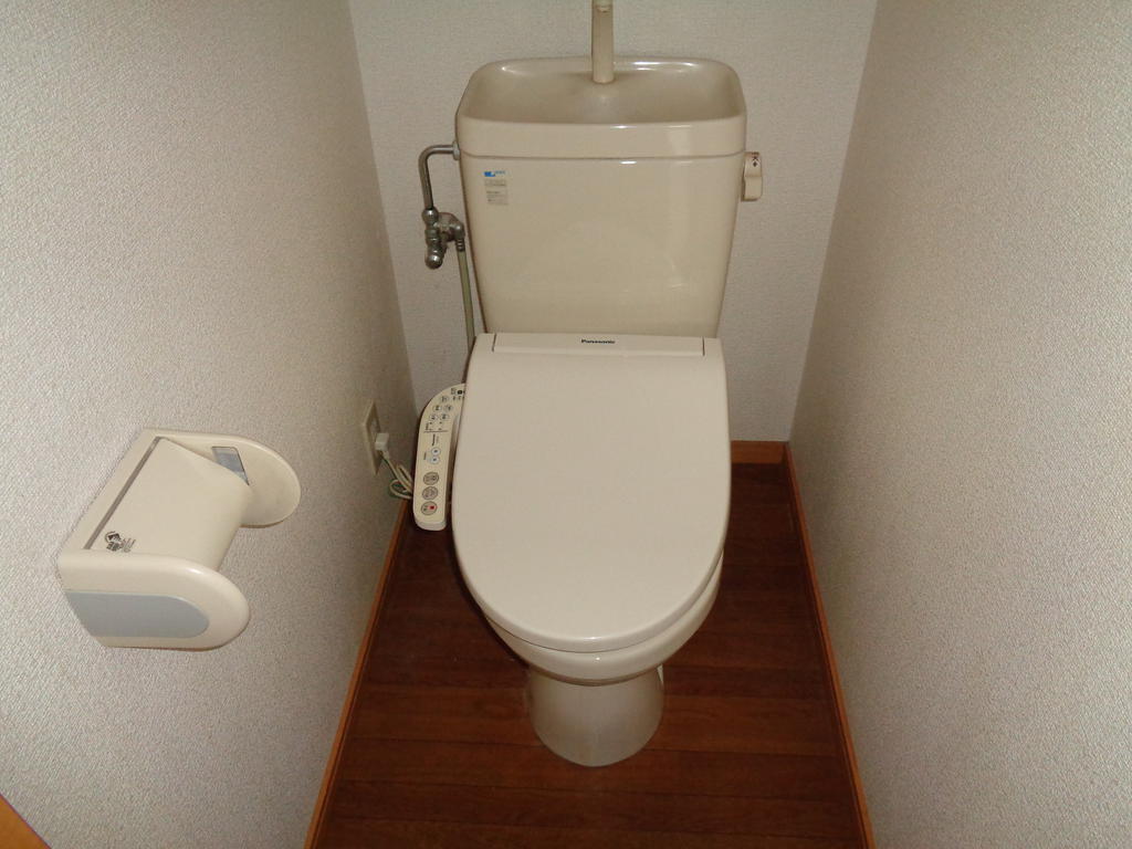 トイレ　温水洗浄便座つき！