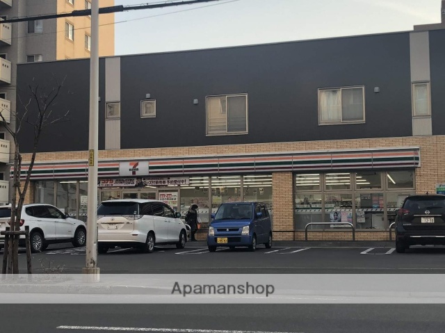 コンビニ　セブンイレブン（コンビニ）まで156m