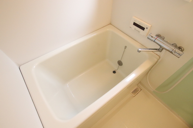 バス・シャワールーム　浴槽　追い焚き付