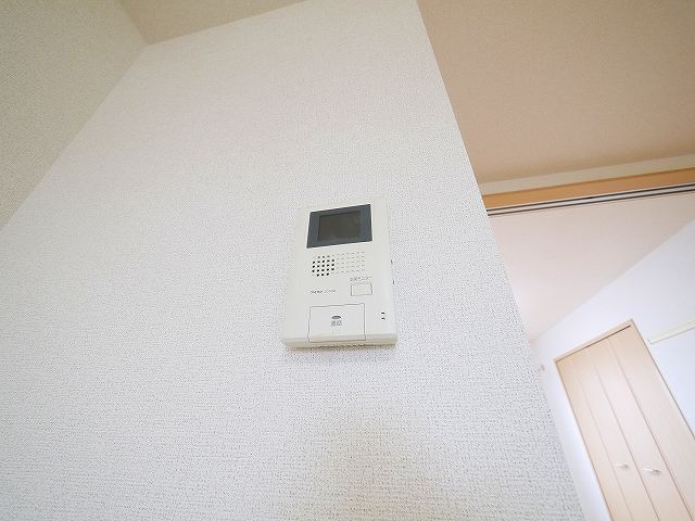 セキュリティ　お顔が見えるモニター付きインターホンもございます。