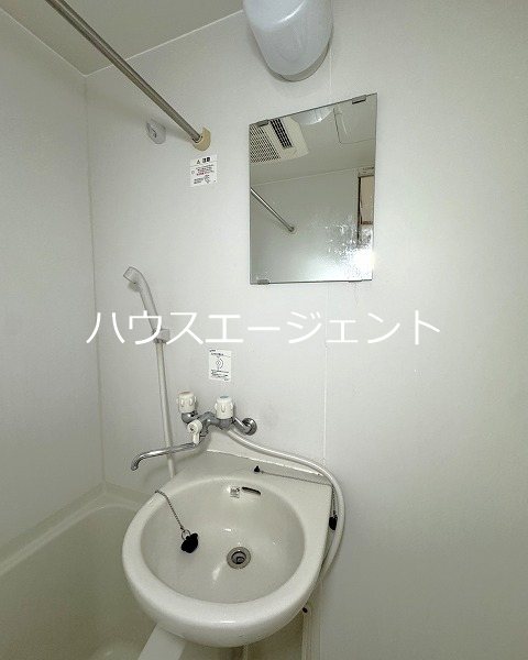 洗面設備　洗面所は浴室にございます。