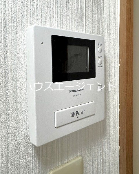 セキュリティ　モニター付きインターホンで来客対応も安心です。
