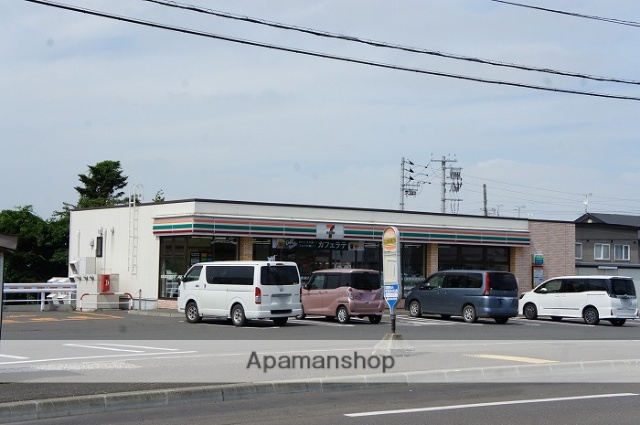 コンビニ　セブンイレブン（コンビニ）まで877m