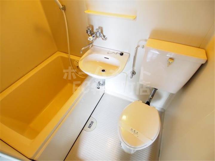 トイレ　落ち着いた色調のトイレです