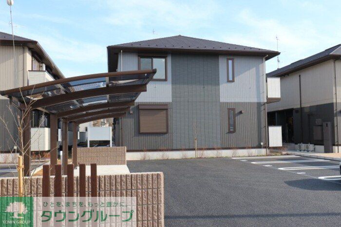 建物外観　駐車場