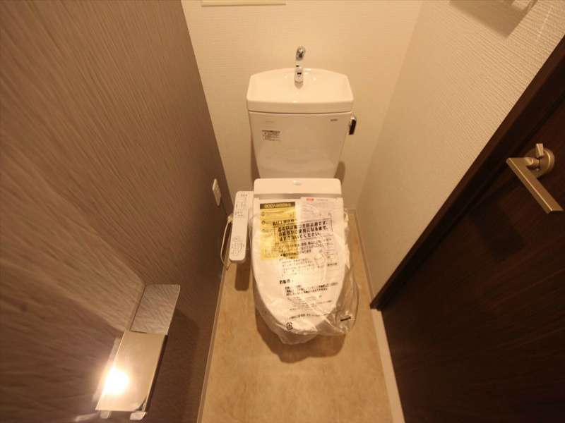 トイレ　温水洗浄暖房便座付トイレ