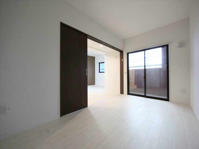 バルコニー　ＬＤＫ13.6帖　洋室7.2帖　つなげても仕切っても使えます