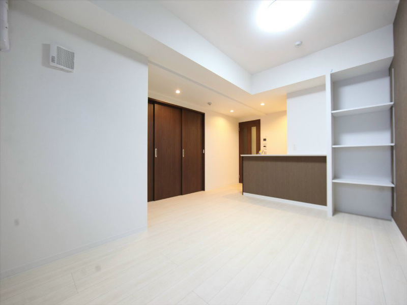 居室・リビング　ＬＤＫ13.6帖　カウンターキッチン　エアコン完備