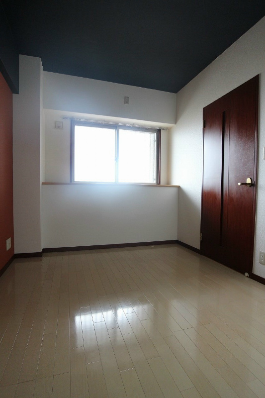 その他部屋・スペース　※別号室の写真です。日当たりの良い寝室♪