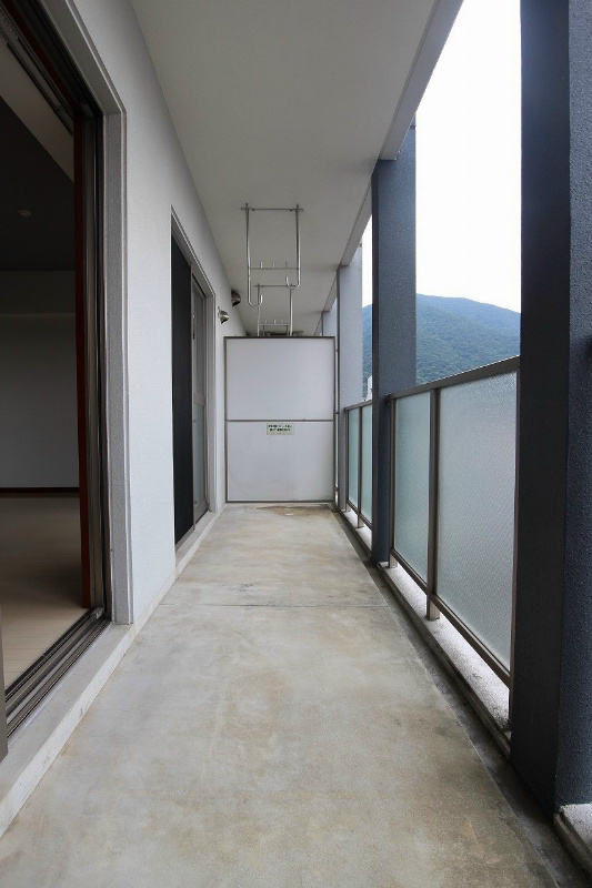 バルコニー　※別号室の写真です。広いバルコニー♪