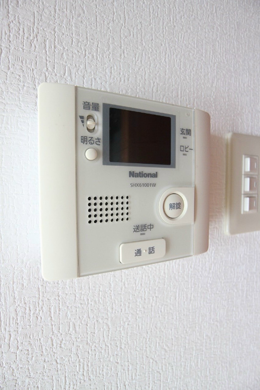 セキュリティ　※別号室の写真です。オートロック完備です