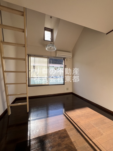 居室・リビング　南向きなので暖かな日差しが入りますね♪