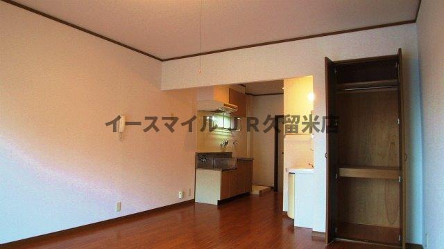 居室・リビング　こちらの居間で趣味の時間をお楽しみください